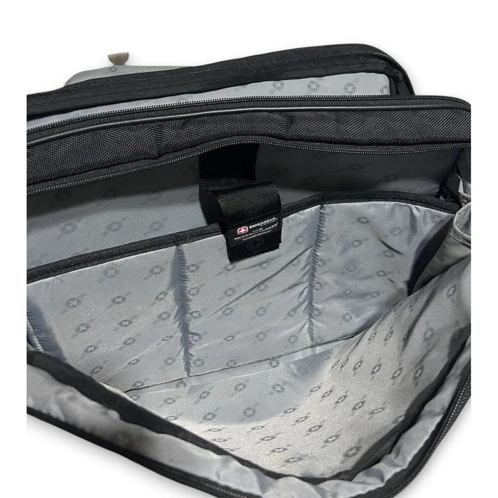 SwissGear By Wenger Saturn 17” Laptop Messenger Bag Gray Black Rugged Pockets